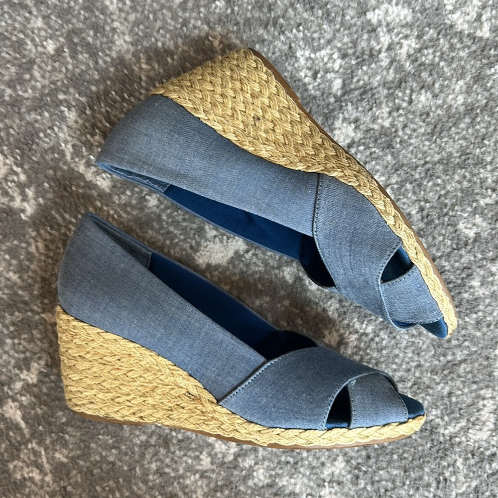Chaps 💚 Blue and Tan Wedge Espadrilles - Picture 2 of 13